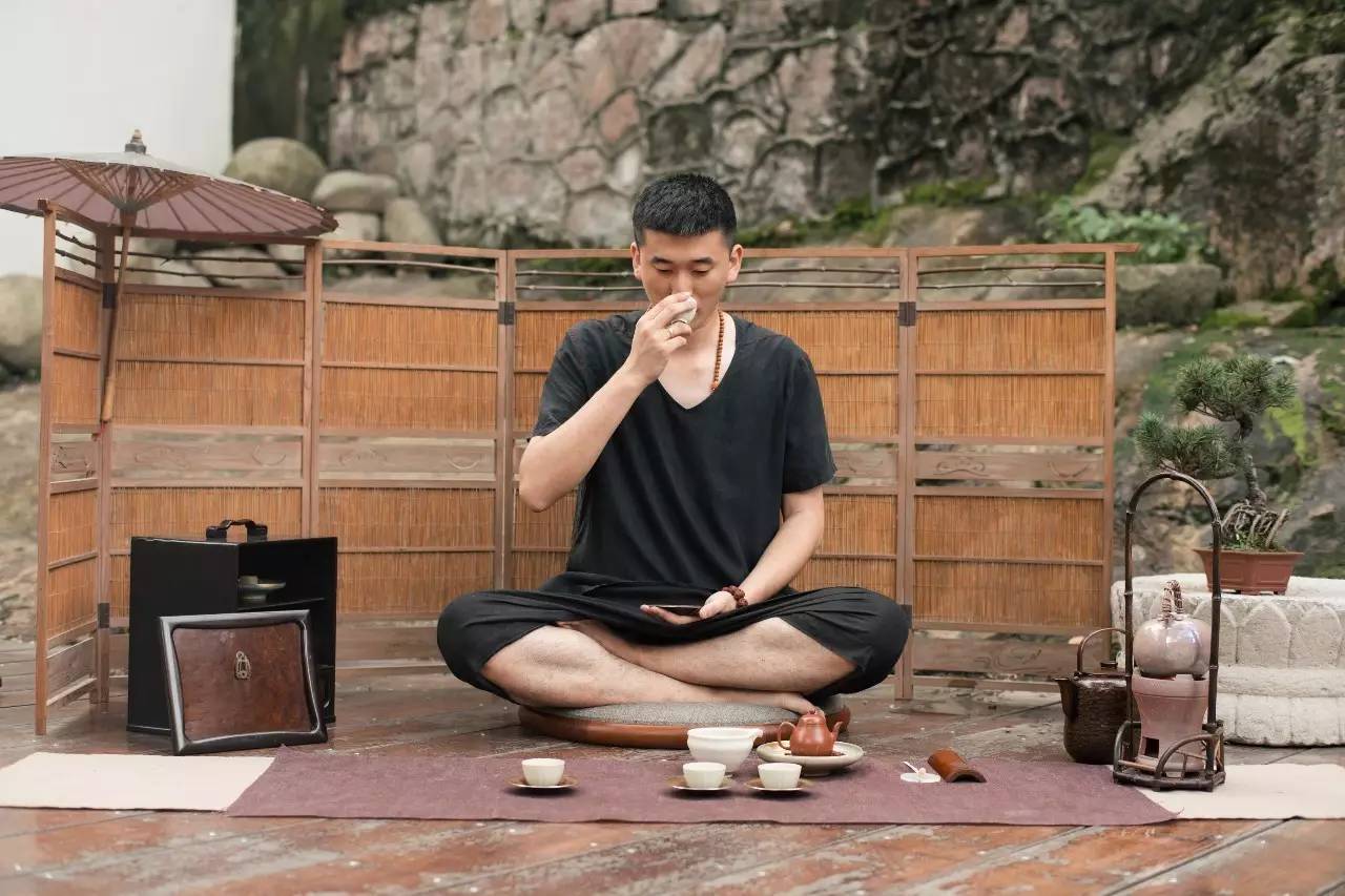 青桐·青竹茶舍，茶香縹緲靜賞西湖