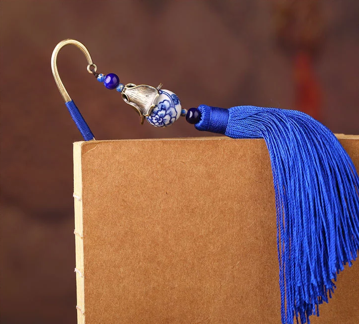 匠心啟航閱讀手繪青花瓷古風(fēng)藍(lán)色流蘇書簽