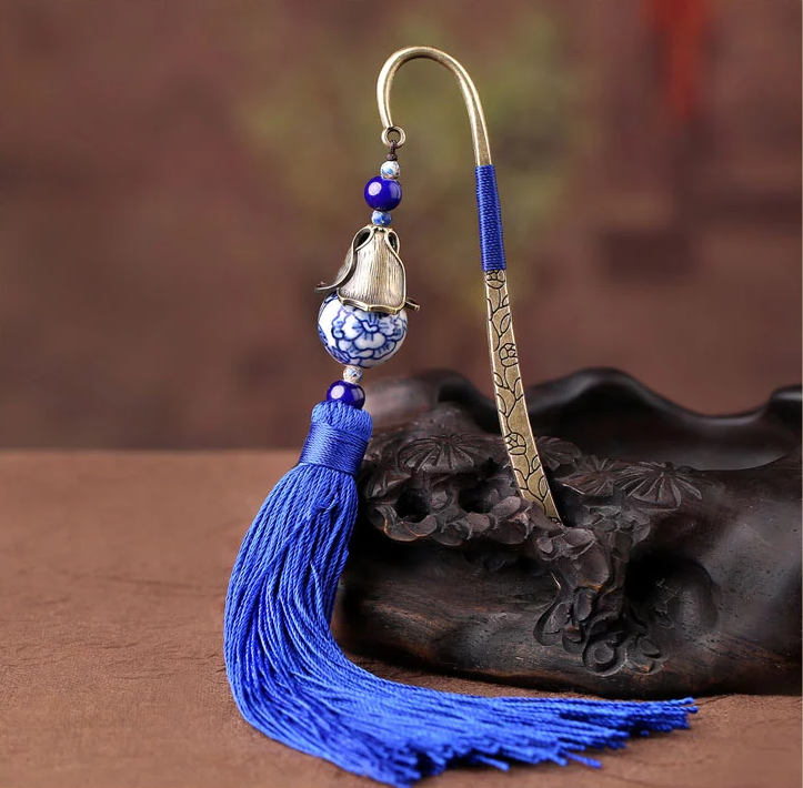 匠心啟航閱讀手繪青花瓷古風(fēng)藍(lán)色流蘇書簽