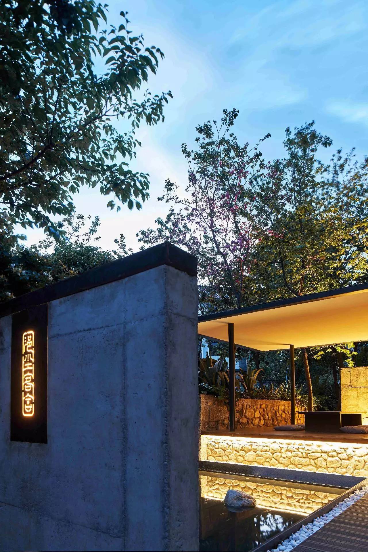 大理浥塵客舍，在山水間觀洱海日出望蒼山之巔