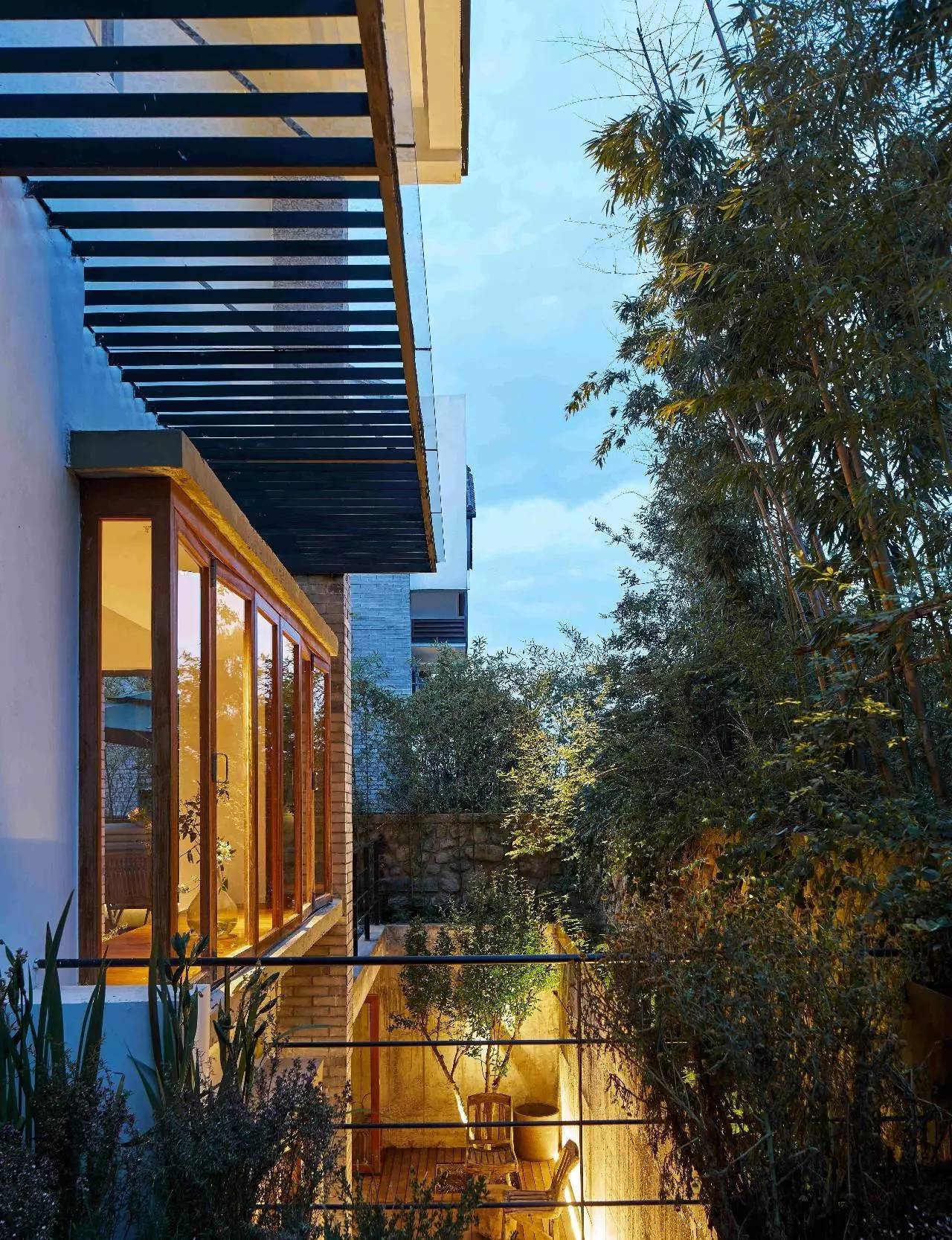 大理浥塵客舍，在山水間觀洱海日出望蒼山之巔