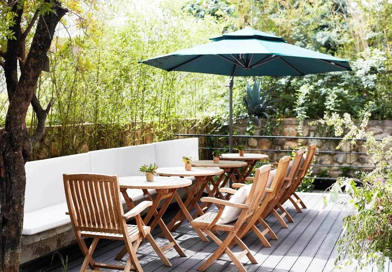 大理浥塵客舍，在山水間觀洱海日出望蒼山之巔