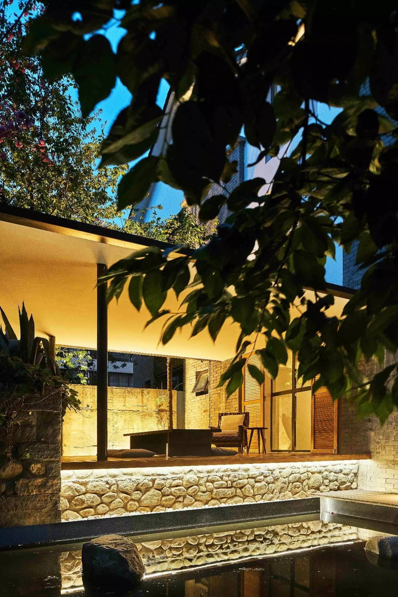 大理浥塵客舍，在山水間觀洱海日出望蒼山之巔