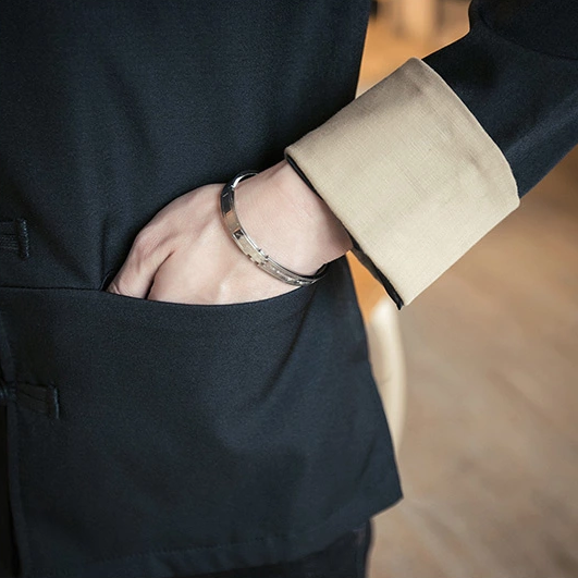 匠心啟航閱讀金龍刺繡復(fù)古盤(pán)扣唐裝外套