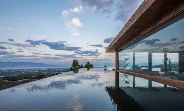 大理既下山，天光云影共徘徊