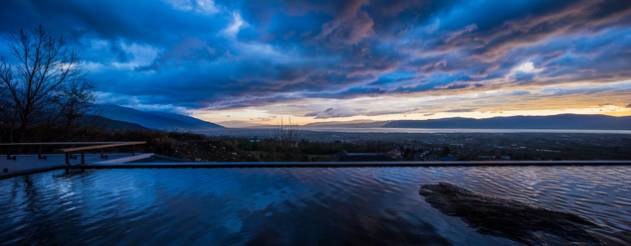 大理既下山，天光云影共徘徊