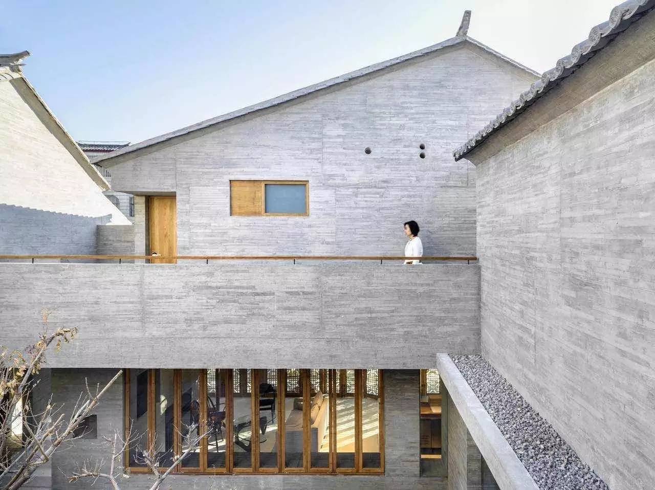 大理既下山，天光云影共徘徊