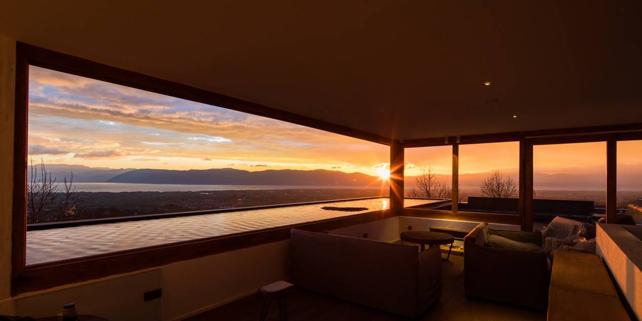 大理既下山，天光云影共徘徊