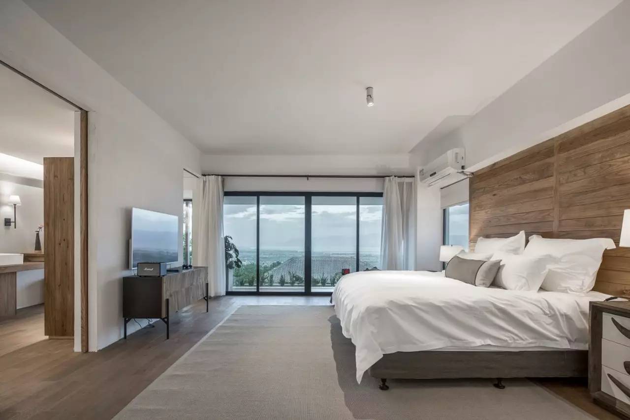 大理既下山，天光云影共徘徊