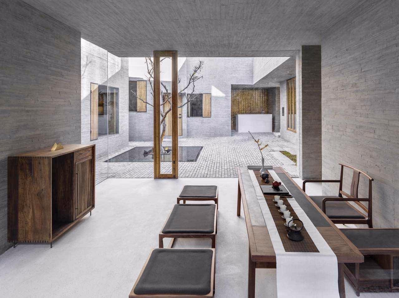 大理既下山，天光云影共徘徊