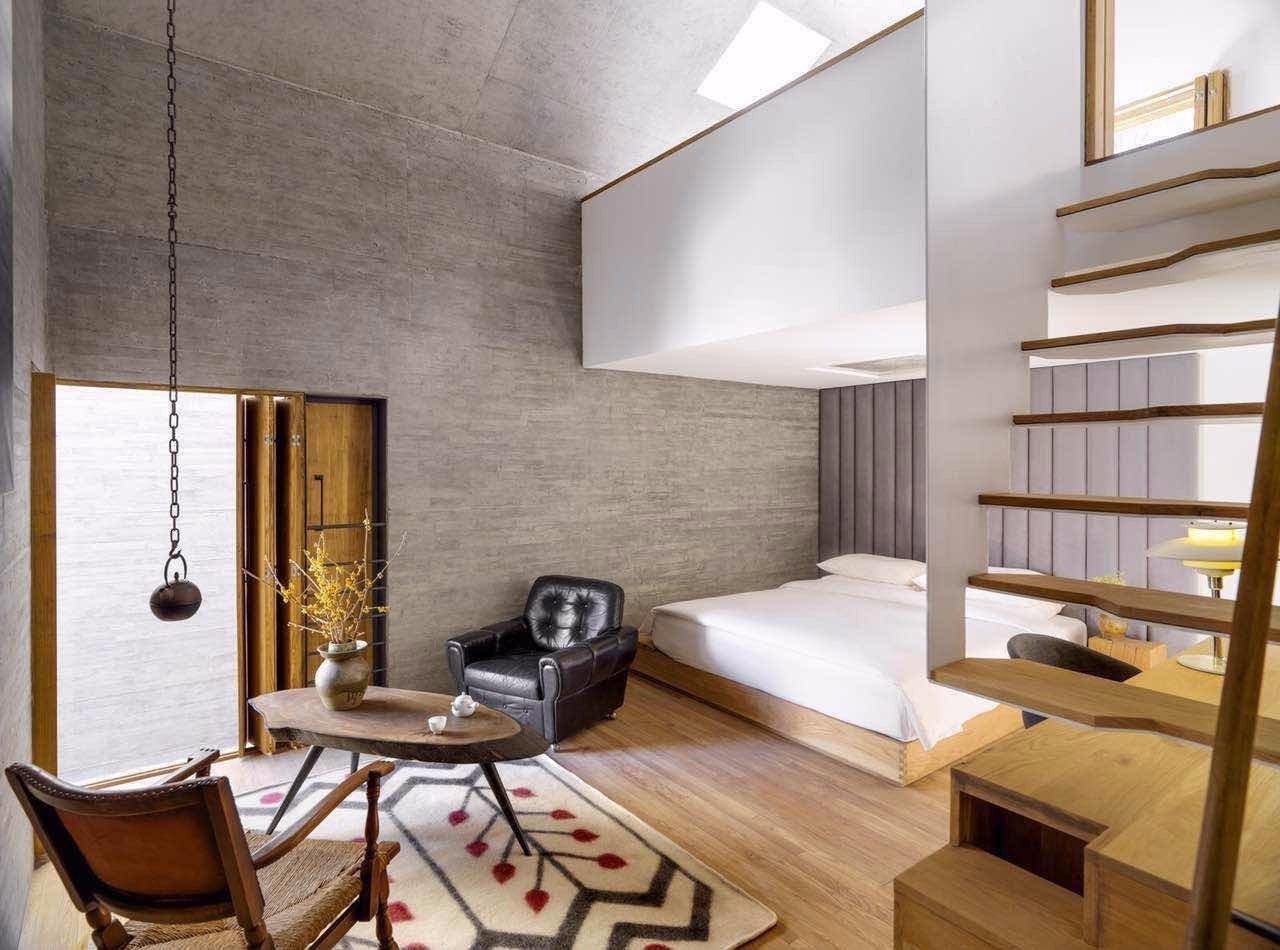 大理既下山，天光云影共徘徊