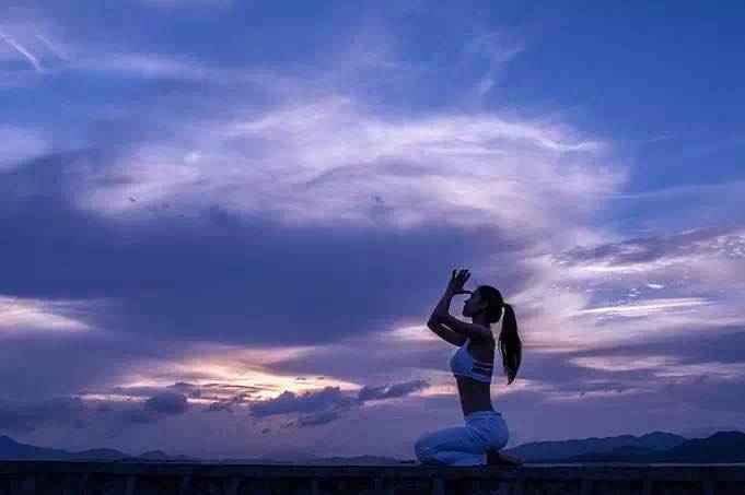 大理既下山，天光云影共徘徊