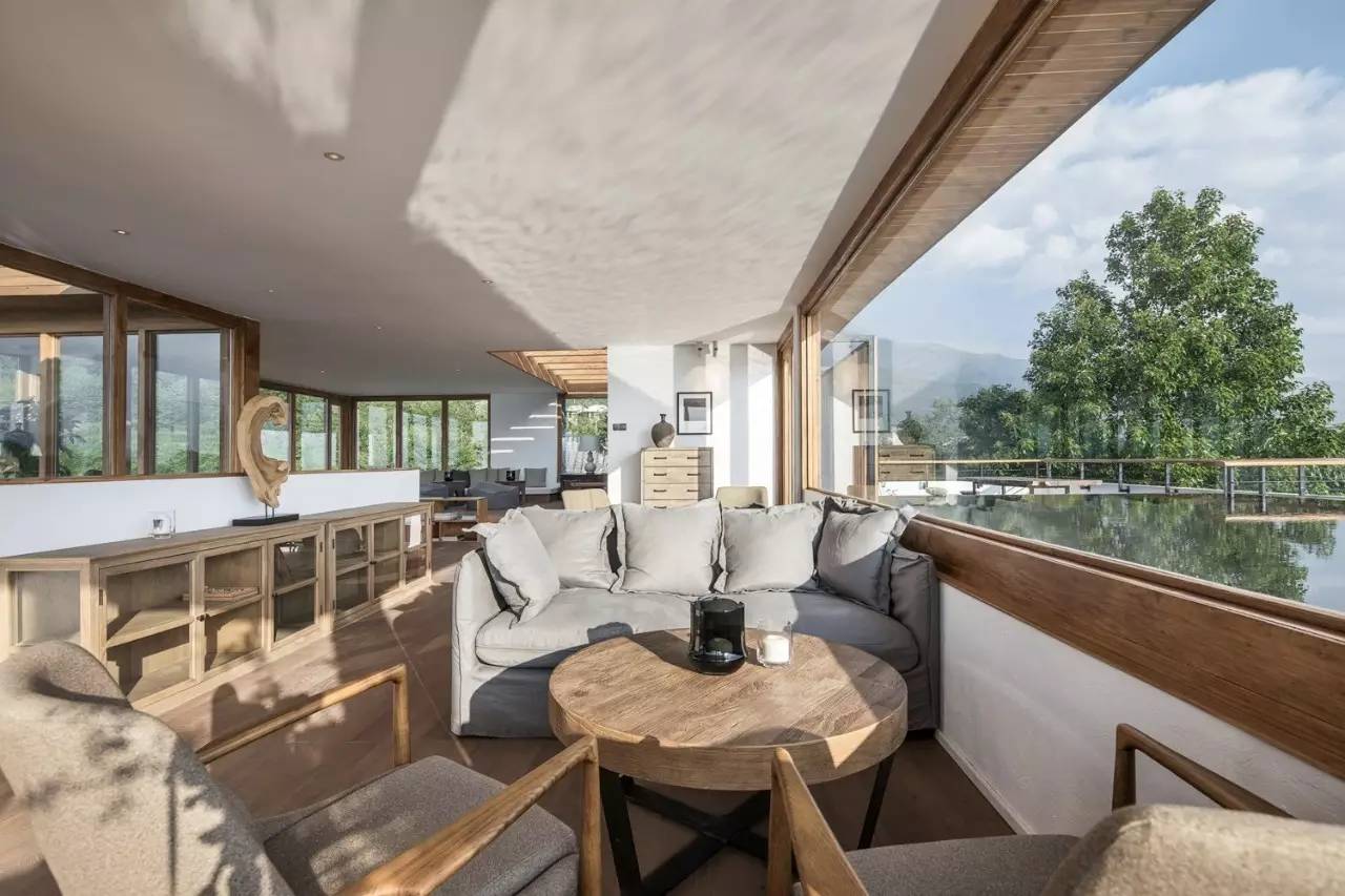 大理既下山，天光云影共徘徊