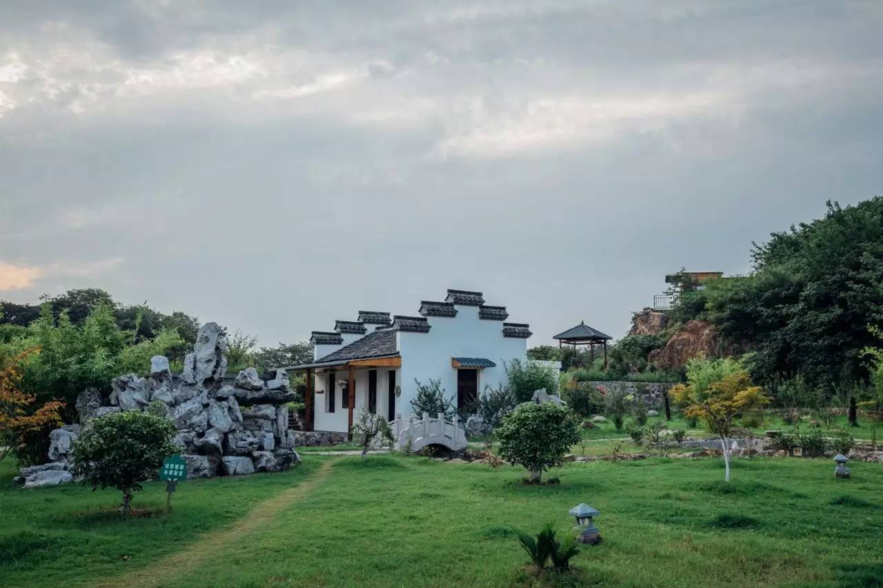 一宿·山麓之庭，一個(gè)充滿禪意山下庭院