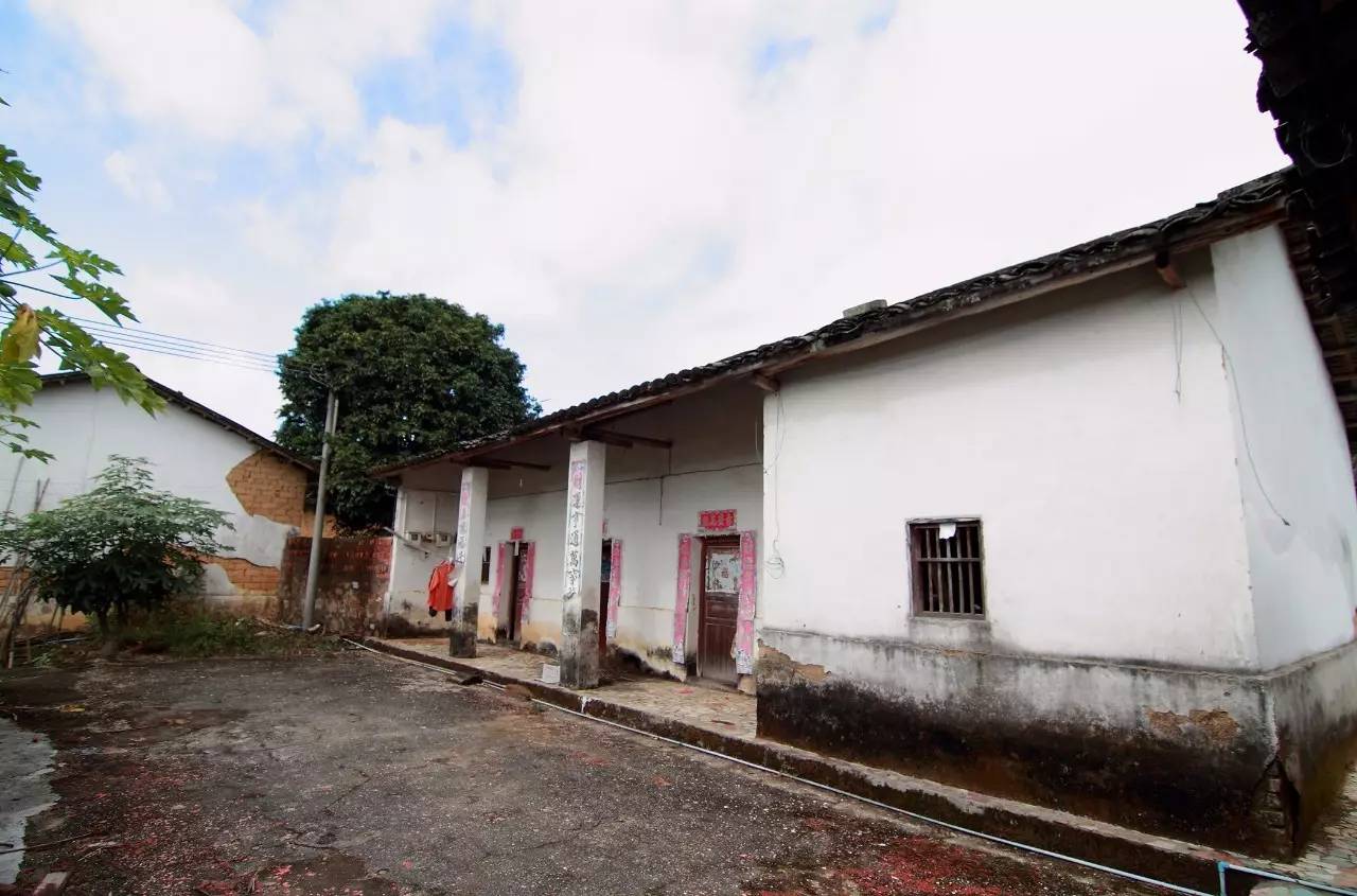 天堂山鄉(xiāng)愛(ài)樹(shù)民宿，古色古香的童話(huà)小鎮(zhèn)