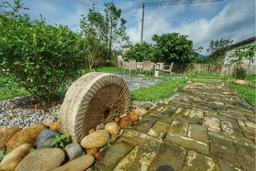 天堂山鄉(xiāng)愛(ài)樹(shù)民宿，古色古香的童話(huà)小鎮(zhèn)