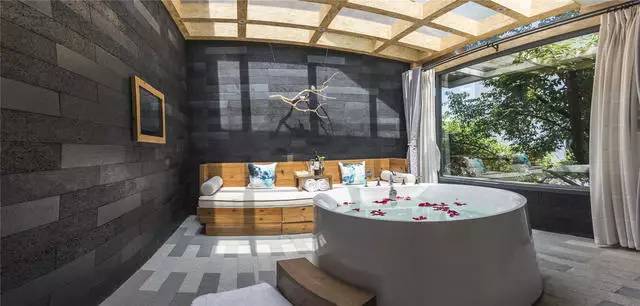 融居·銀箔泉，來(lái)銀箔泉邊喝茶看蒼山洱海