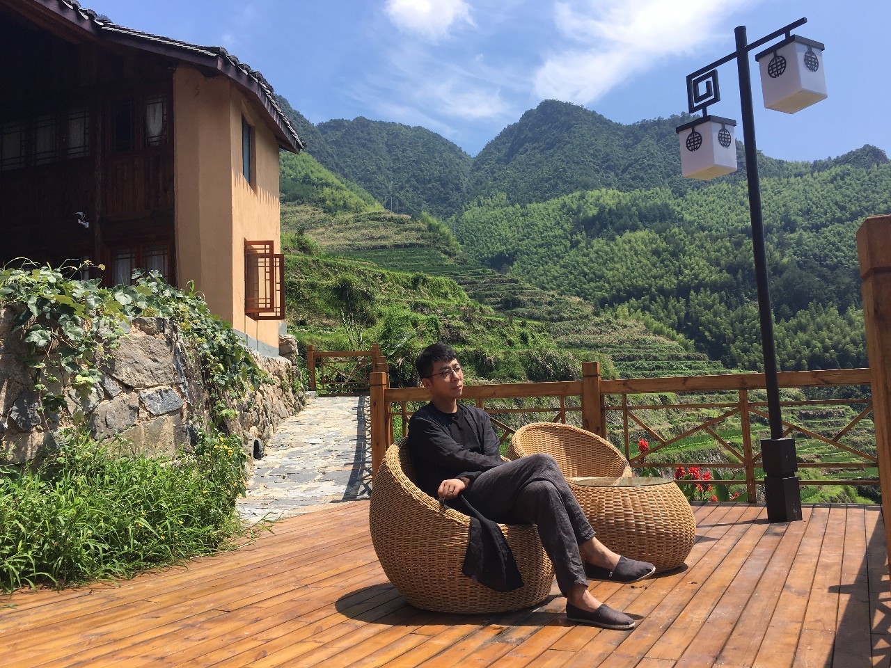 如隱·小佐居，半入溪水半入云