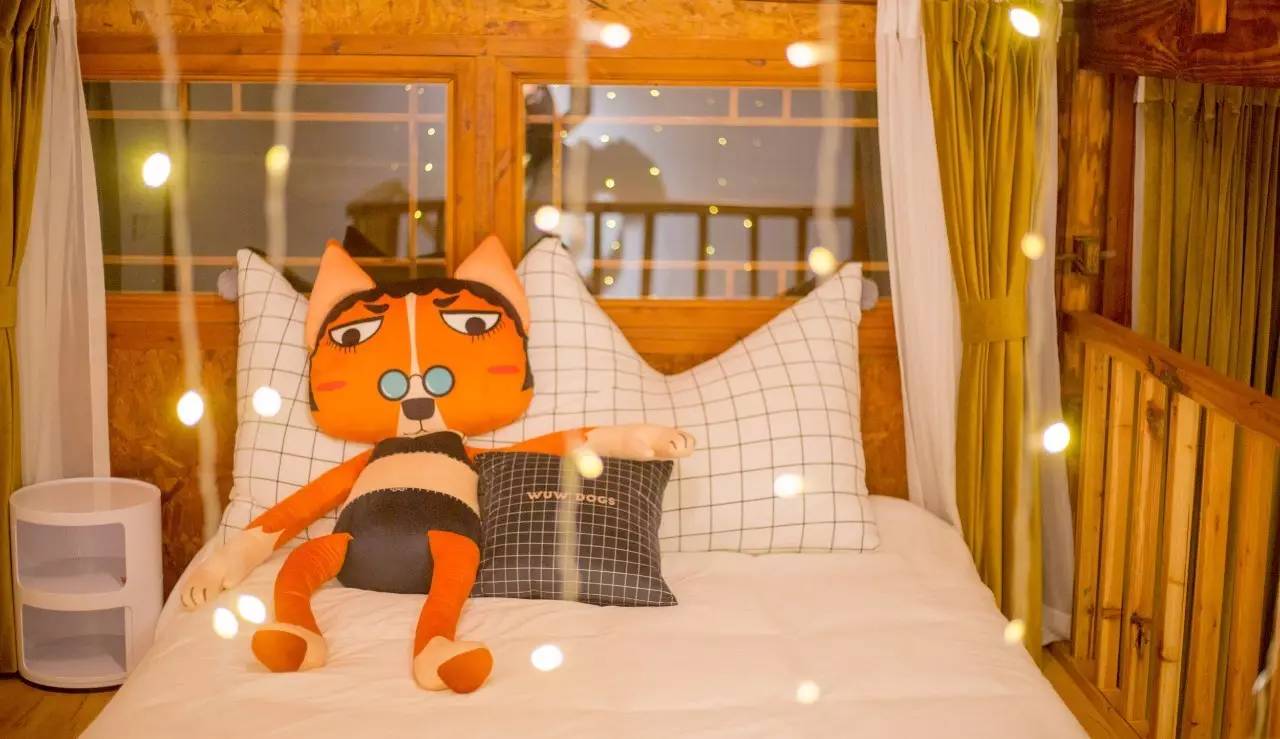 如隱·小佐居，半入溪水半入云