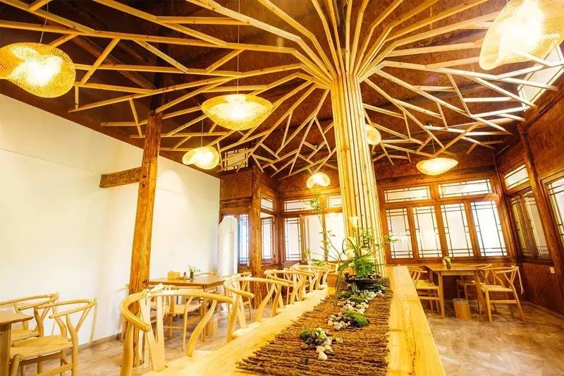 如隱·小佐居，半入溪水半入云