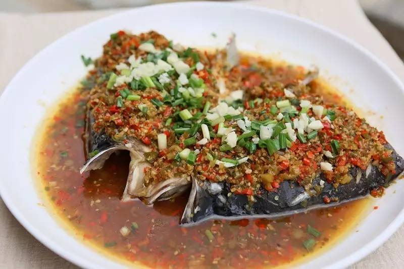 如隱·小佐居，半入溪水半入云