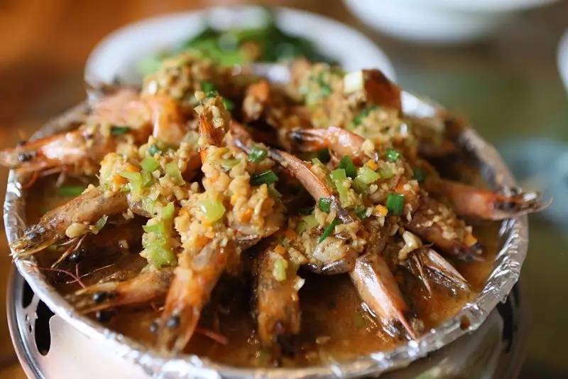 如隱·小佐居，半入溪水半入云