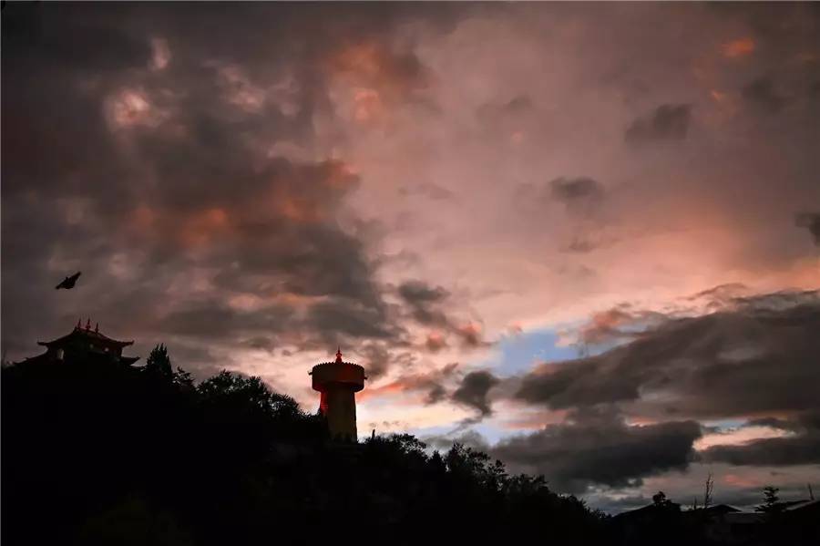 天空之城南杉藝術(shù)酒店，在月光之城尋找探索