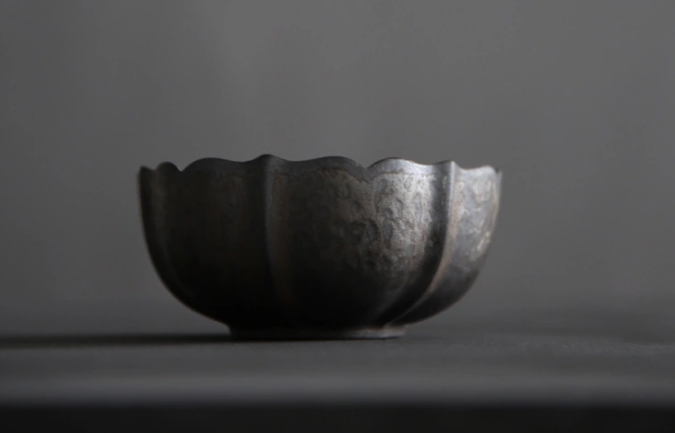 粗陶窯茶洗，鎏金黑蓮花花瓣水洗水盂