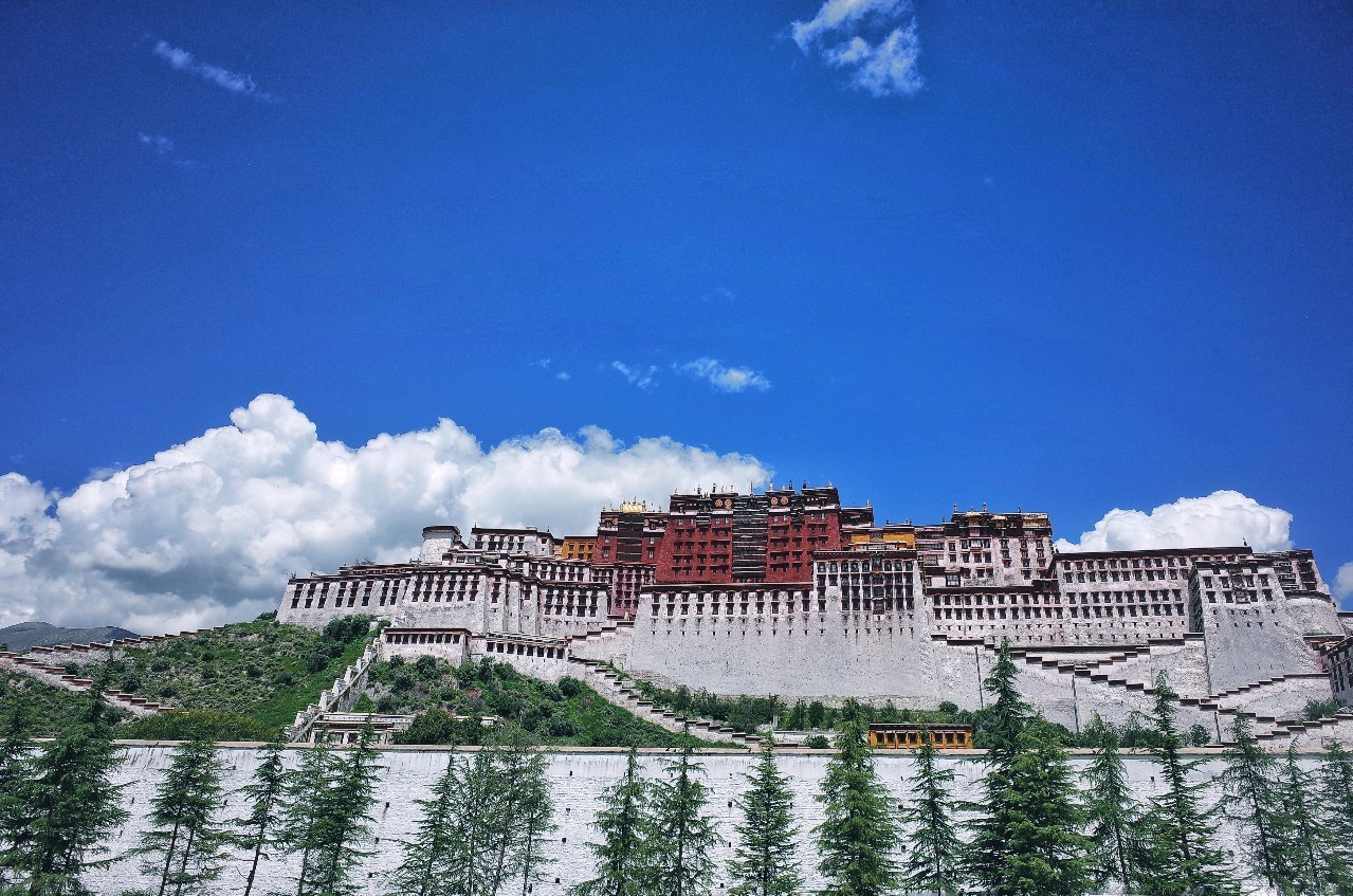 拉薩香格里拉酒店，睡在世界屋脊之上