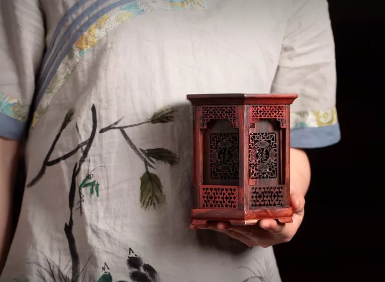 老撾大紅酸枝實(shí)木筆筒，紅木雕工藝品