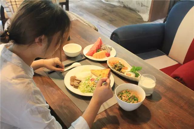 杭州·一色山墅，滿覺隴的月色喝茶散步都是雅事