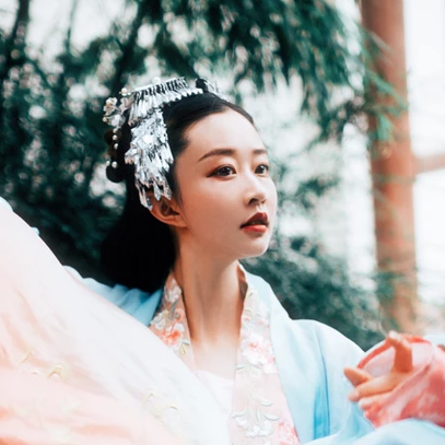 匠心啟航閱讀清新花朵唯美古風(fēng)女子頭像