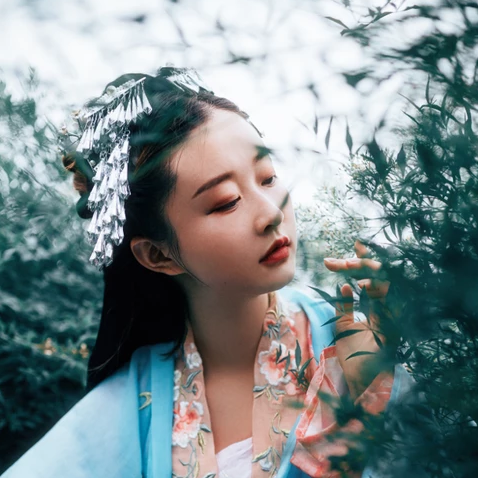 匠心啟航閱讀清新花朵唯美古風(fēng)女子頭像