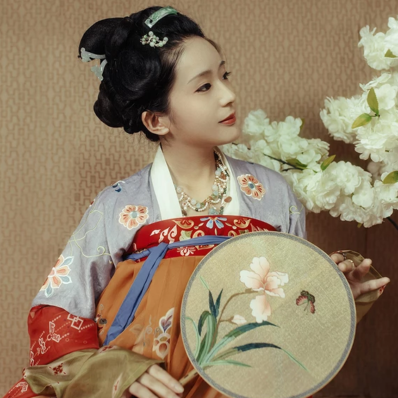 鄰家小女時尚匠心啟航閱讀唯美古風(fēng)女子頭像