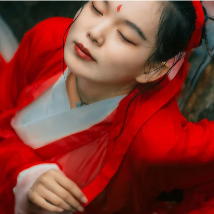 紅衣女子霸氣頭像，唯美古風真人女子頭像