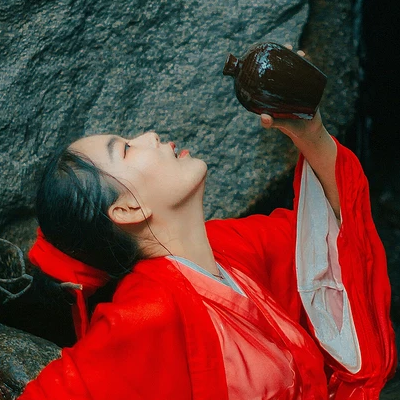 紅衣女子霸氣頭像，唯美古風真人女子頭像