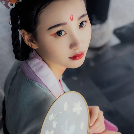 小清新唯美可愛頭像，匠心啟航閱讀古風(fēng)真人女子頭像