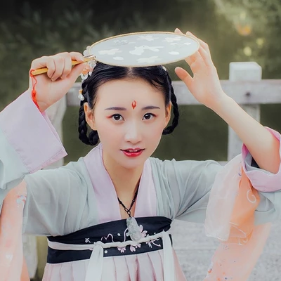 小清新唯美可愛頭像，匠心啟航閱讀古風(fēng)真人女子頭像