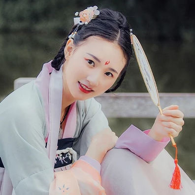 小清新唯美可愛頭像，匠心啟航閱讀古風(fēng)真人女子頭像