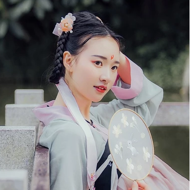 小清新唯美可愛頭像，匠心啟航閱讀古風(fēng)真人女子頭像