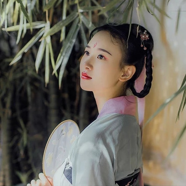 小清新唯美可愛頭像，匠心啟航閱讀古風(fēng)真人女子頭像