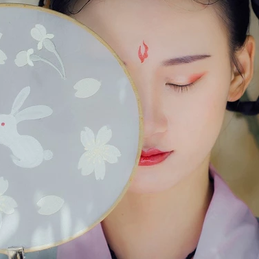 小清新唯美可愛頭像，匠心啟航閱讀古風(fēng)真人女子頭像