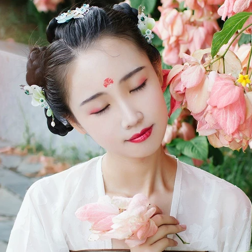 清新花朵匠心啟航閱讀古風(fēng)真人唯美女子頭像