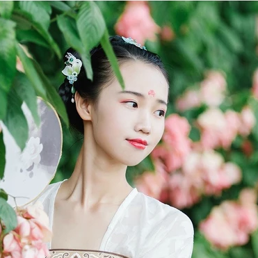 清新花朵匠心啟航閱讀古風(fēng)真人唯美女子頭像