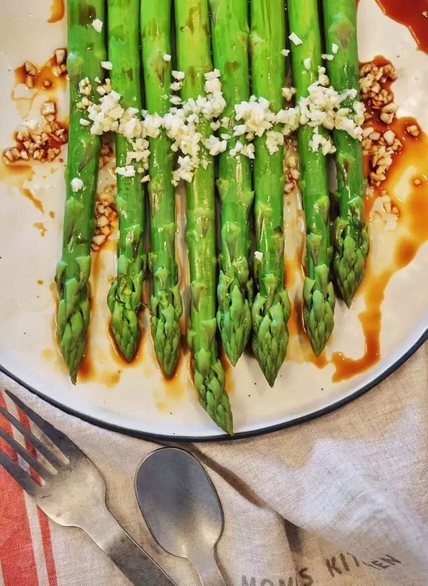 木葉夏民宿，云天收夏色木葉動秋聲