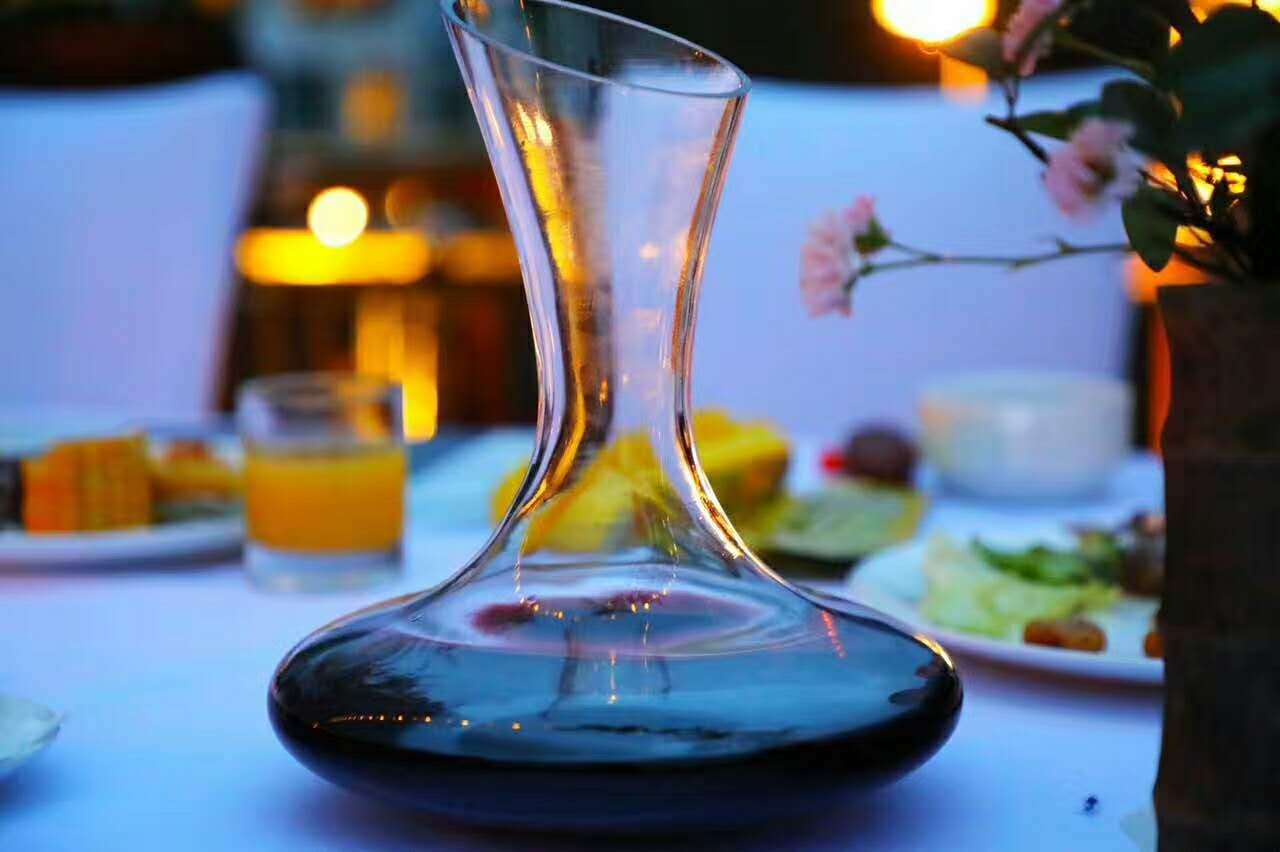 木葉夏民宿，云天收夏色木葉動(dòng)秋聲