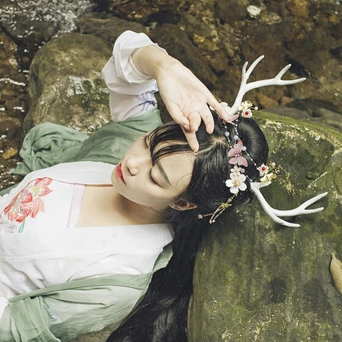 時(shí)尚匠心啟航閱讀唯美古風(fēng)少女真人頭像