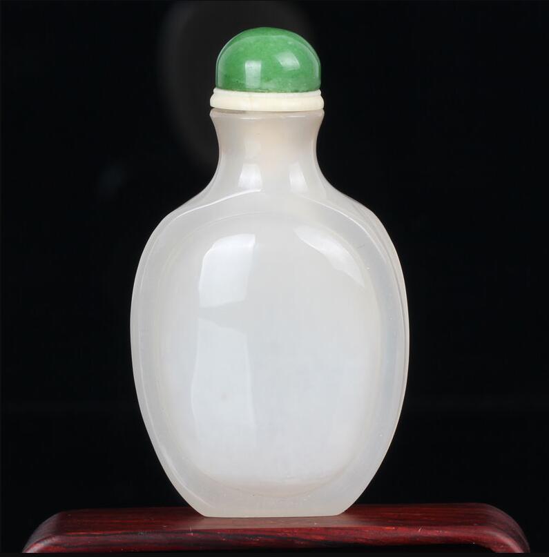 瑪瑙鼻煙壺，韻味自然成景