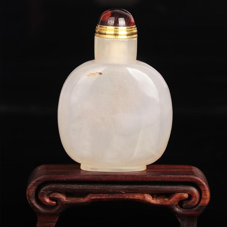 瑪瑙鼻煙壺，韻味自然成景