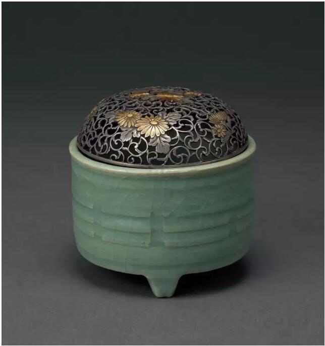 香爐紫煙，出自香爐歸于縹緲